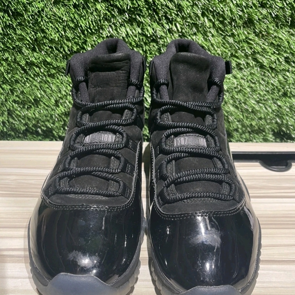 .Jordan 11  Cap An Gown  Black